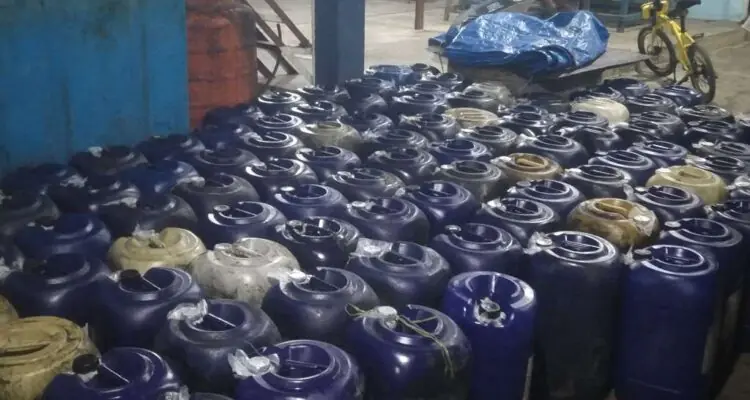 Polda Bengkulu Bongkar Mafia Solar Subsidi Nelayan, 4.000 Liter BBM Ilegal Disita Polda Bengkulu Bongkar Mafia Solar Subsidi Nelayan, 4.000 Liter BBM Ilegal Disita