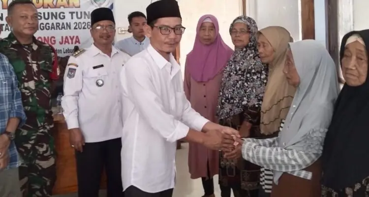 Pemdes Ketenong Jaya Salurkan BLT Enam Bulan untuk 30 KPM Pemdes Ketenong Jaya Salurkan BLT Enam Bulan untuk 30 KPM