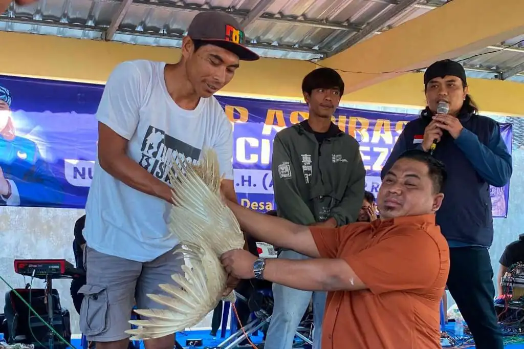Dekatkan Diri dengan Warga Blitar, DPR RI Nurhadi Kemas Reses Lewat Mancing Gratis dan Kulineran Dekatkan Diri dengan Warga Blitar, DPR RI Nurhadi Kemas Reses Lewat Mancing Gratis dan Kulineran