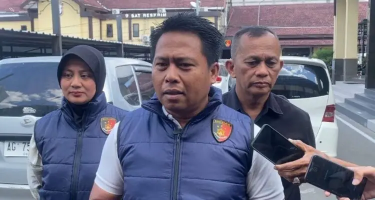 Polres Blitar Kota Ungkap Kekerasan Seksual Anak di Udanawu, Pelaku Diancam 12 Tahun Penjara Polres Blitar Kota Ungkap Kekerasan Seksual Anak di Udanawu, Pelaku Diancam 12 Tahun Penjara
