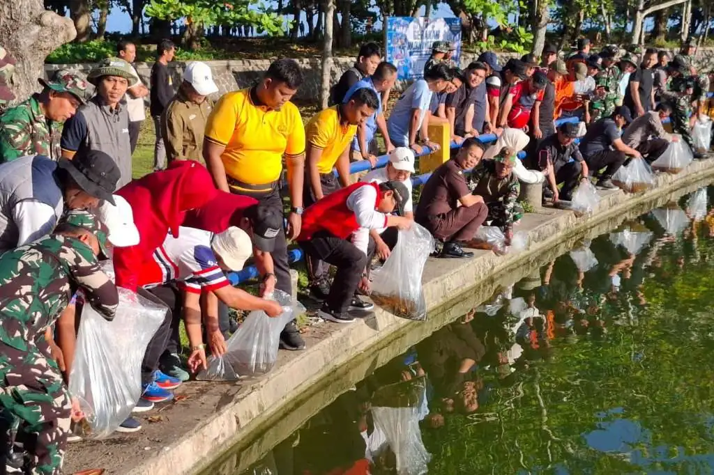 Radin Inten Asri 2026: Aksi Bersih Pantai Tapak Paderi dan Penebaran 2.500 Bibit Ikan Nila Serentak