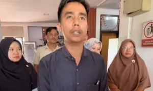 Drama SD IT Rabbani Masih Berlanjut, Soal Pesangon Yayasan Minta Kekeluargaan LBH Patok Undang-Undang Drama SD IT Rabbani Masih Berlanjut, Soal Pesangon Yayasan Minta Kekeluargaan LBH Patok Undang-Undang