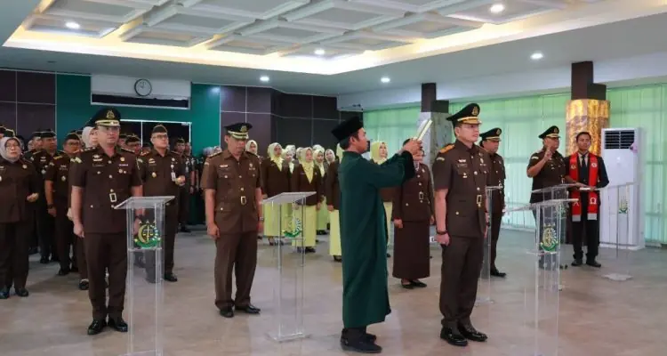 Kajati Bengkulu Lantik 6 Pejabat Eselon II dan III, Zuhandi Resmi Jabat Wakajati Kajati Bengkulu Lantik 6 Pejabat Eselon II dan III, Zuhandi Resmi Jabat Wakajati