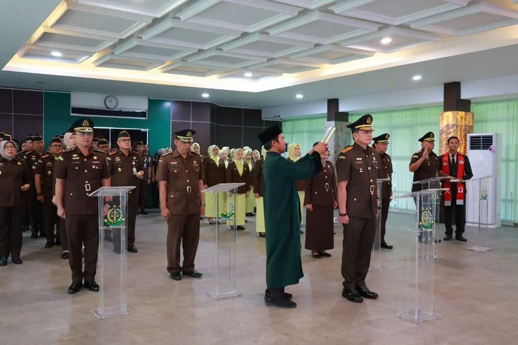 Kajati Bengkulu Lantik 6 Pejabat Eselon II dan III, Zuhandi Resmi Jabat Wakajati Kajati Bengkulu Lantik 6 Pejabat Eselon II dan III, Zuhandi Resmi Jabat Wakajati