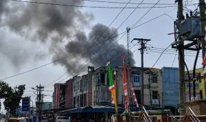 Kebakaran Hebat di Pengantungan Kota Bengkulu, 15 Rumah Hangus Terbakar Kebakaran Hebat di Pengantungan Kota Bengkulu: 15 Rumah Hangus Terbakar