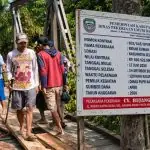 Kontradiksi, Bendera 2 Km dan Rehab Rumdin Rp696 Juta Vs Warga Patungan Perbaiki Jembatan