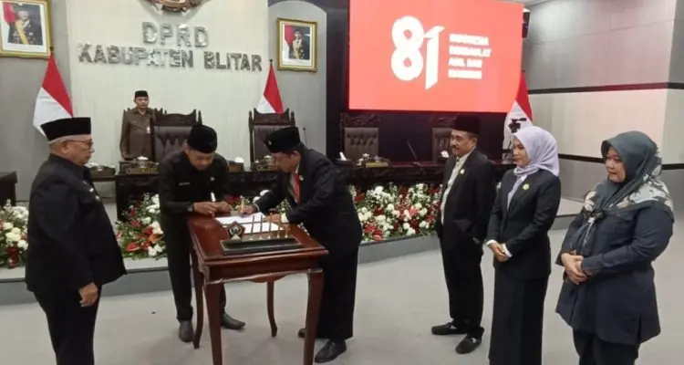 Landasan APBD 2027, Pemkab dan DPRD Kabupaten Blitar Sahkan KUA-PPAS Landasan APBD 2027, Pemkab dan DPRD Kabupaten Blitar Sahkan KUA-PPAS