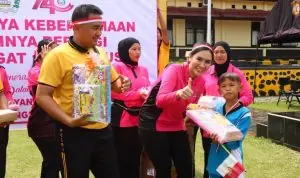 Sambut HUT RI ke-81, Bhayangkari dan Polres Lebong Ajak Anak Panti Asuhan Berbagi Keceriaan Sambut HUT RI ke-81, Bhayangkari dan Polres Lebong Ajak Anak Panti Asuhan Berbagi Keceriaan