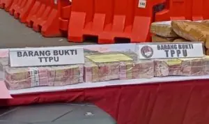 Skandal PT DSI Rp2,4 Triliun Bareskrim Limpahkan Tersangka AS ke Kejari Depok Skandal PT DSI Rp2,4 Triliun: Bareskrim Pelimpahkan Tersangka AS ke Kejari Depok