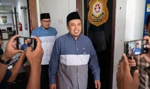 Syamlan Tak Hadir, Utusan Yayasan Rabbani Bungkam Usai Mediasi di Disnakertrans Syamlan Tak Hadir, Utusan Yayasan Rabbani Bungkam Usai Mediasi di Disnakertrans
