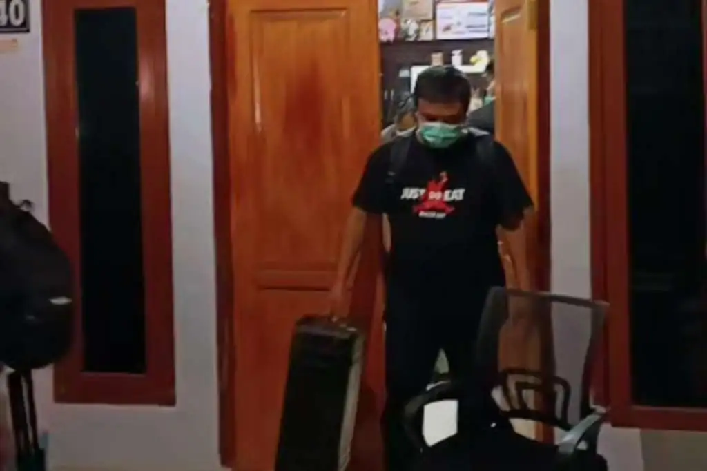 Update Penggeledahan Rumah PPTK Belungguk Point, Penyidik KPK Angkut 3 Koper