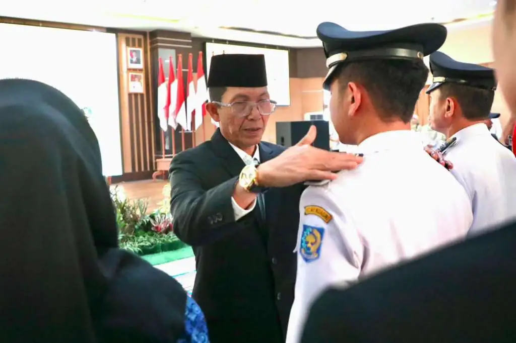 Wali Kota Amsakar Achmad Lantik 311 Pejabat dan Kepala Sekolah Wali Kota Amsakar Achmad Lantik 311 Pejabat dan Kepala Sekolah