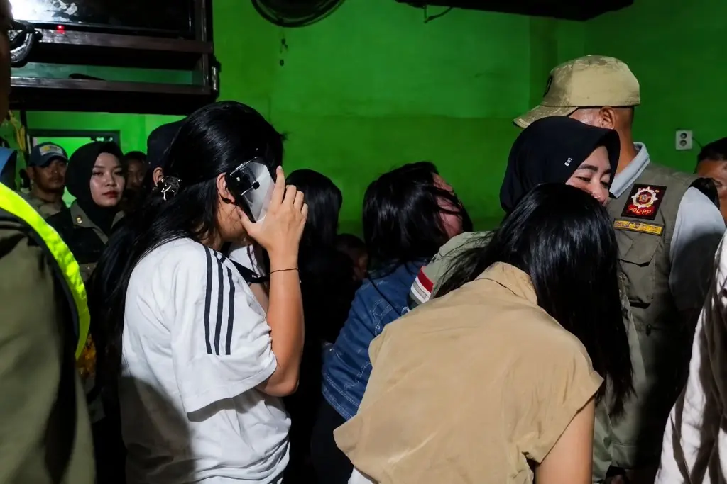 Warem Belakang Kantor PUPR Kota Bengkulu Dirazia, 7 Wanita PL Ditemukan di Kamar Warem Belakang Kantor PUPR Kota Bengkulu Dirazia, 7 Wanita PL Ditemukan di Kamar