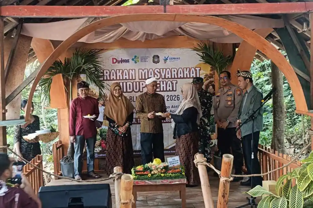Camat Sananwetan Launching Pasar Apung Kali Karplos, Dorong Konservasi dan Ekonomi Warga