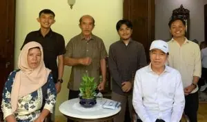 Datangi Kediaman Jokowi di Solo, Warga Seluma Ucapkan Terima Kasih Atas Jalan Rp42 Miliar Datangi Kediaman Jokowi di Solo, Warga Seluma Ucapkan Terima Kasih Atas Jalan Rp42 Miliar