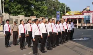 Kapolresta Bengkulu Beri Penghargaan 29 Personel Berprestasi Kapolresta Bengkulu Beri Penghargaan 29 Personel Berprestasi