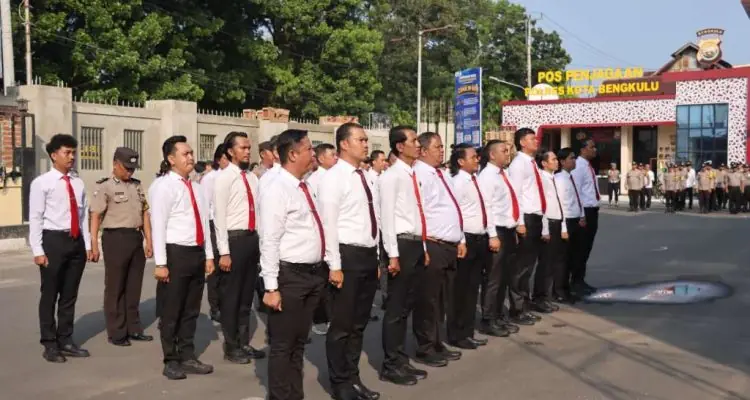 Kapolresta Bengkulu Beri Penghargaan 29 Personel Berprestasi Kapolresta Bengkulu Beri Penghargaan 29 Personel Berprestasi