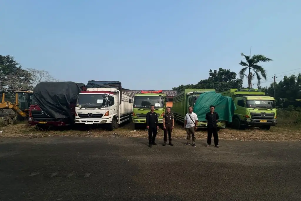 Kejari Bengkulu Tahan Tiga Tersangka Tambang Batu Bara Ilegal dan Sita 80 Ton Barang Bukti Kejari Bengkulu Tahan Tiga Tersangka Tambang Batu Bara Ilegal dan Sita 80 Ton Barang Bukti