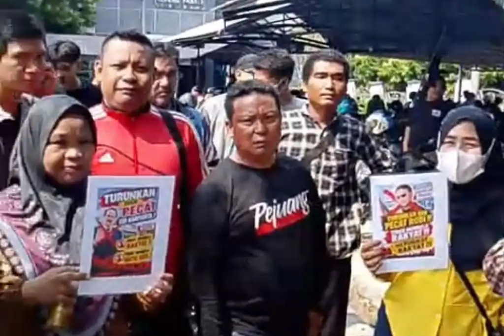 Pasca Pernyataan Dewan Tolak Parkir Alfamart, 25 Jukir Datangi Kantor DPRD Kota Bengkulu Pasca Pernyataan Dewan Tolak Parkir Alfamart, 25 Jukir Datangi Kantor DPRD Kota Bengkulu