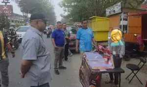 Penertiban PKL Pantai Panjang Ungkap Dugaan Pungli Oknum Hingga Rp250 Ribu Per Bulan Penertiban PKL Pantai Panjang Ungkap Dugaan Pungli Oknum Hingga Rp250 Ribu Per Bulan