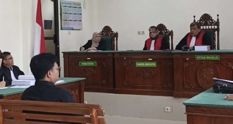 Terdakwa Ngaku Setor Rp400 Juta di Rumdin Gubernur Bengkulu, Tomi Fitnah Terdakwa Ngaku Setor Rp400 Juta di Rumdin Gubernur Bengkulu, Tomi: Fitnah