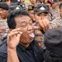 Viral, Pria Berkemeja Hitam Terekam Provokasi di Barisan Aparat Saat Demo Hari Tani Bengkulu