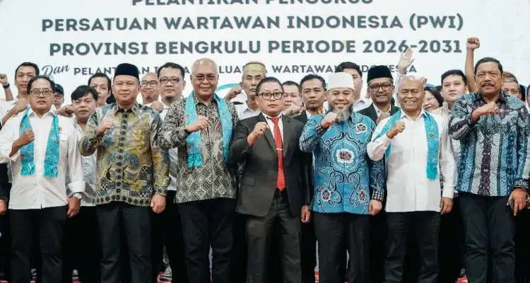 Akhmad Munir Resmi Lantik Pengurus PWI Bengkulu Periode 2026–2031 Akhmad Munir Resmi Lantik Pengurus PWI Bengkulu Periode 2026–2031