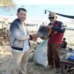Angga Adi Wangsa Bersihkan Pesisir Tambakrejo Hingga Bagikan Jaket Gerindra di Hari Jadi Prabowo Subianto Angga Adi Wangsa Bersihkan Pesisir Tambakrejo Hingga Bagikan Jaket Gerindra di Hari Jadi Prabowo Subianto