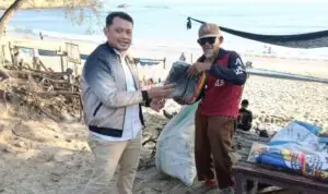 Angga Adi Wangsa Bersihkan Pesisir Tambakrejo Hingga Bagikan Jaket Gerindra di Hari Jadi Prabowo Subianto Angga Adi Wangsa Bersihkan Pesisir Tambakrejo Hingga Bagikan Jaket Gerindra di Hari Jadi Prabowo Subianto