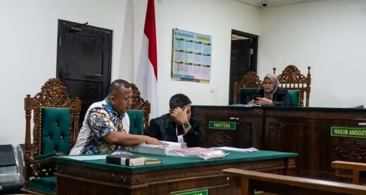 Beda Pengakuan Kadis PUPR Tejo Suroso Soal Uang Rp100 Juta dengan Aspri Gubernur Bengkulu Beda Pengakuan Kadis PUPR Tejo Suroso Soal Uang Rp100 Juta dengan Aspri Gubernur Bengkulu