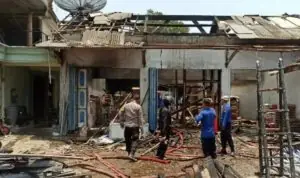 Gudang Toko Bangunan 999 di Blitar Terbakar, Kerugian Capai Rp500 Juta Gudang Toko Bangunan 999 di Blitar Terbakar, Kerugian Capai Rp500 Juta