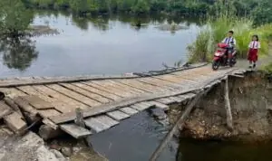 Kantor Wali Kota Rp14,46 Miliar Dikebut, Jembatan Evakuasi Tsunami Teluk Sepang Dibiarkan Membusuk Kantor Wali Kota Rp14,46 Miliar Dikebut, Jembatan Evakuasi Tsunami Teluk Sepang Dibiarkan Membusuk
