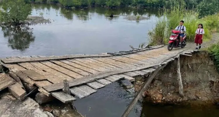 Kantor Wali Kota Rp14,46 Miliar Dikebut, Jembatan Evakuasi Tsunami Teluk Sepang Dibiarkan Membusuk Kantor Wali Kota Rp14,46 Miliar Dikebut, Jembatan Evakuasi Tsunami Teluk Sepang Dibiarkan Membusuk