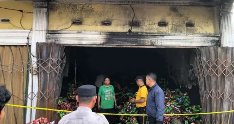 Kebakaran Maut Ruko di Bumi Ayu, Satu Pria Tewas Tertimpa Reruntuhan Kebakaran Maut Ruko di Bumi Ayu, Satu Pria Tewas Tertimpa Reruntuhan