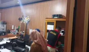 Kejari Bengkulu Utara Geledah Kantor DPRD, Laptop Sempat Dilarikan Cepat Dikejar Jaksa Kejari Bengkulu Utara Geledah Kantor DPRD, Laptop Sempat Dilarikan Cepat Dikejar Jaksa