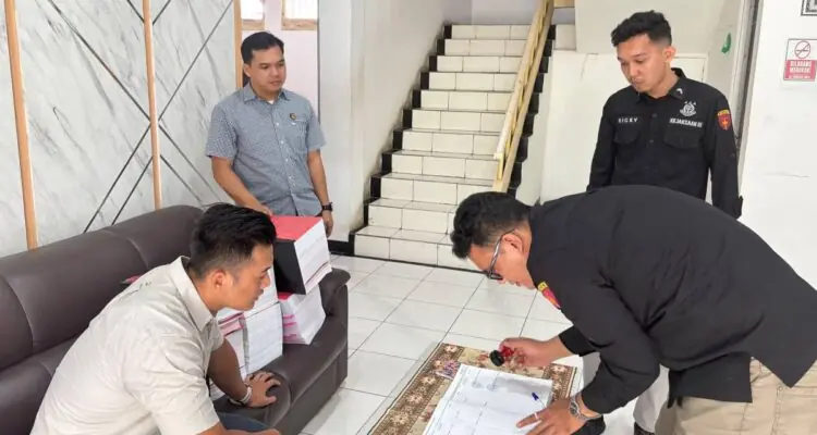 Korupsi Disparpora Kepahiang Rp1,6 Miliar Berkas Satu Tersangka P-21, Tiga Lainnya Masih P-19 Korupsi Disparpora Kepahiang Rp1,6 Miliar: Berkas Satu Tersangka P-21, Tiga Lainnya Masih P-19