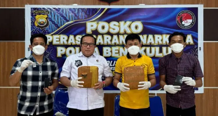 Polda Bengkulu Gagalkan Peredaran Dua Kilogram Ganja Asal Luar Provinsi Polda Bengkulu Gagalkan Peredaran Dua Kilogram Ganja Asal Luar Provinsi
