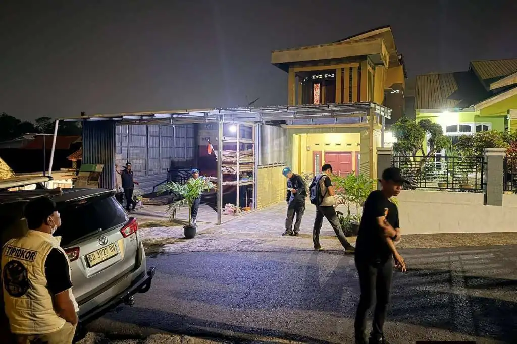 Polisi Geledah Rumah M Rizon, Usut Dugaan Korupsi Jalan Sentra Produksi