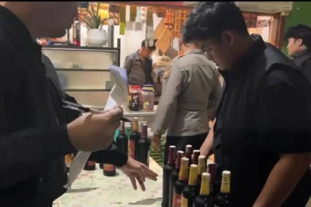 Polres Kaur Sita Miras 311 Botol dari Sejumlah Warung