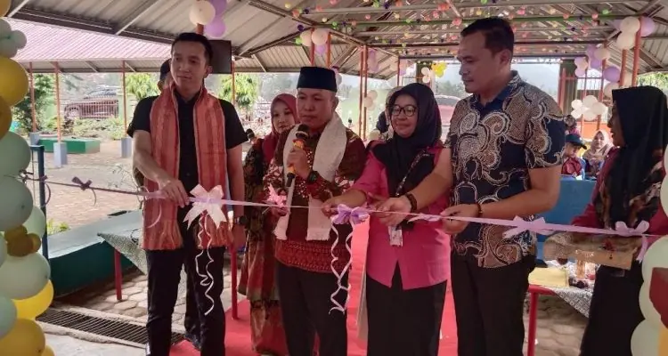 Revit TK Pembina Lebong Utara Rampung, Kadis Dikbud Tekankan Disiplin Guru dan Perawatan Aset Revit TK Pembina Lebong Utara Rampung, Kadis Dikbud Tekankan Disiplin Guru dan Perawatan Aset